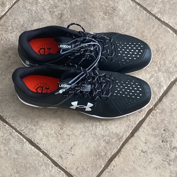 Size 13 Under Armor Football Cleats - Picture 3 of 7